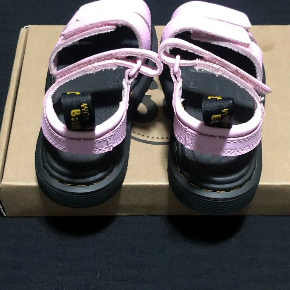 Dr.Martens Girls has Klaire Sandals Sz 11 Pale Pink Athena Leather Strap Open To